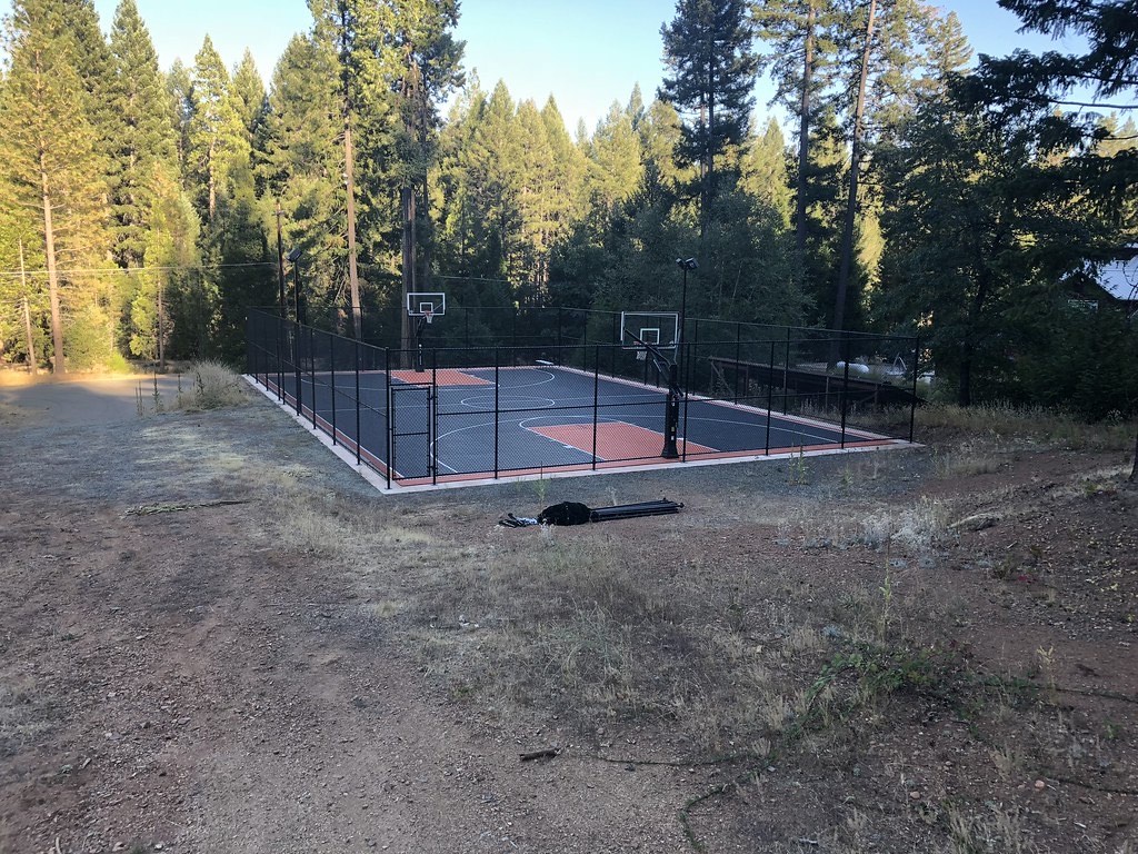 Pre-assembled dog kennel panels with gate and back section