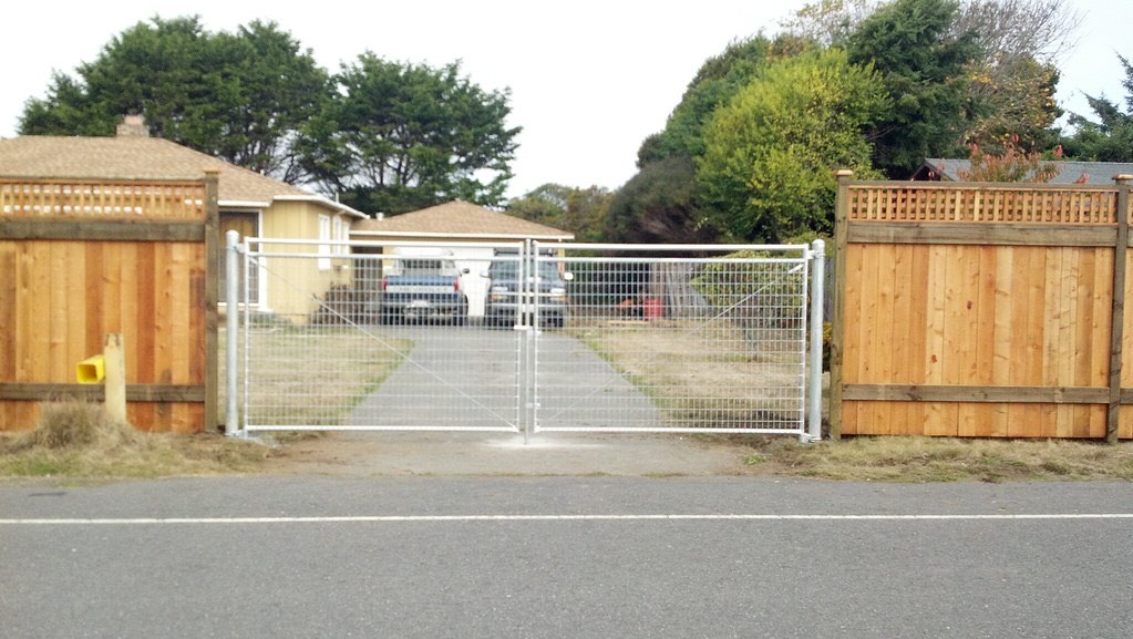 Example of custom specialty fence build on a Humboldt County property by Humboldt Fence Company