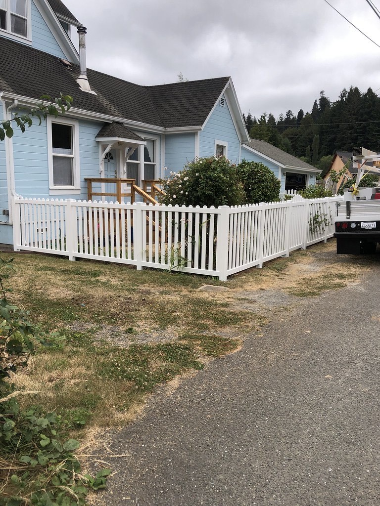 Example of white vinyl privacy fence installed on a residential Humboldt County property