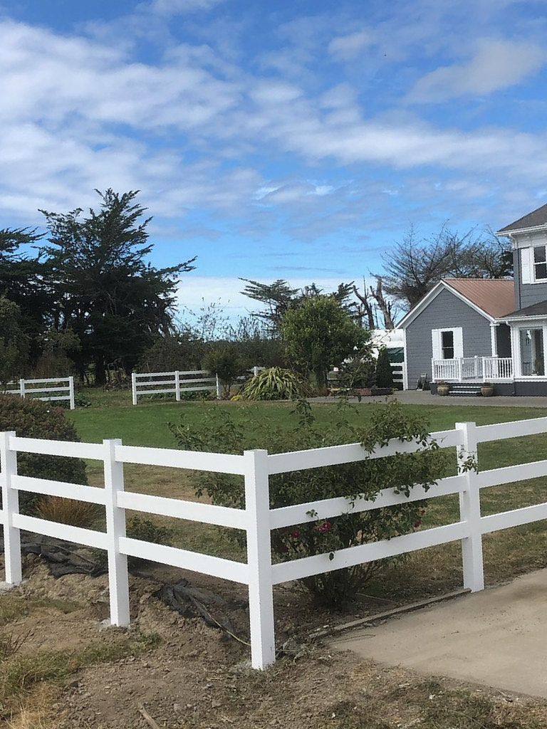 Vinyl privacy fence in a Redding suburban subdivision