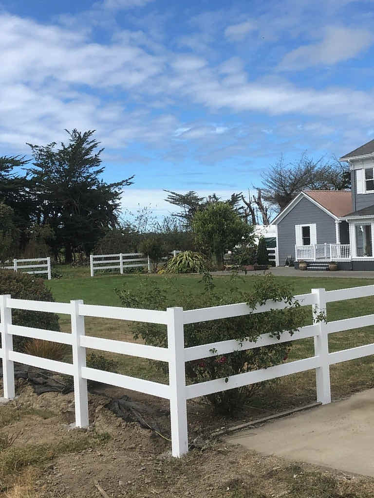 Vinyl privacy fence in a Redding suburban subdivision